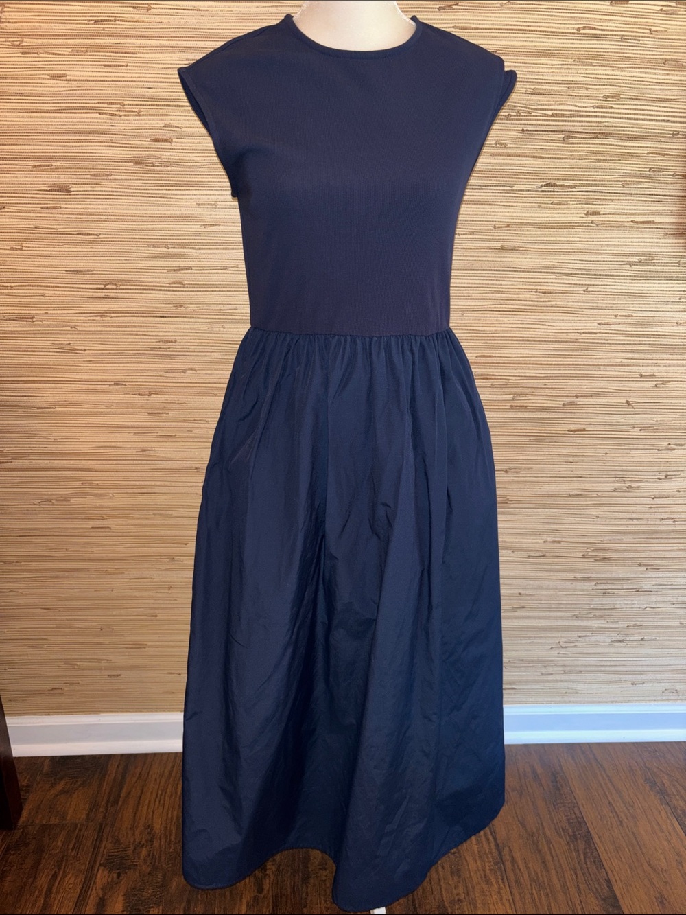 Stradivarius Classic Navy Cap-Sleeve Midi Dress large mixed media EUC!